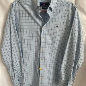 Vineyard Vines 100% cotton slim fit whale shirt button-down. Men’s small